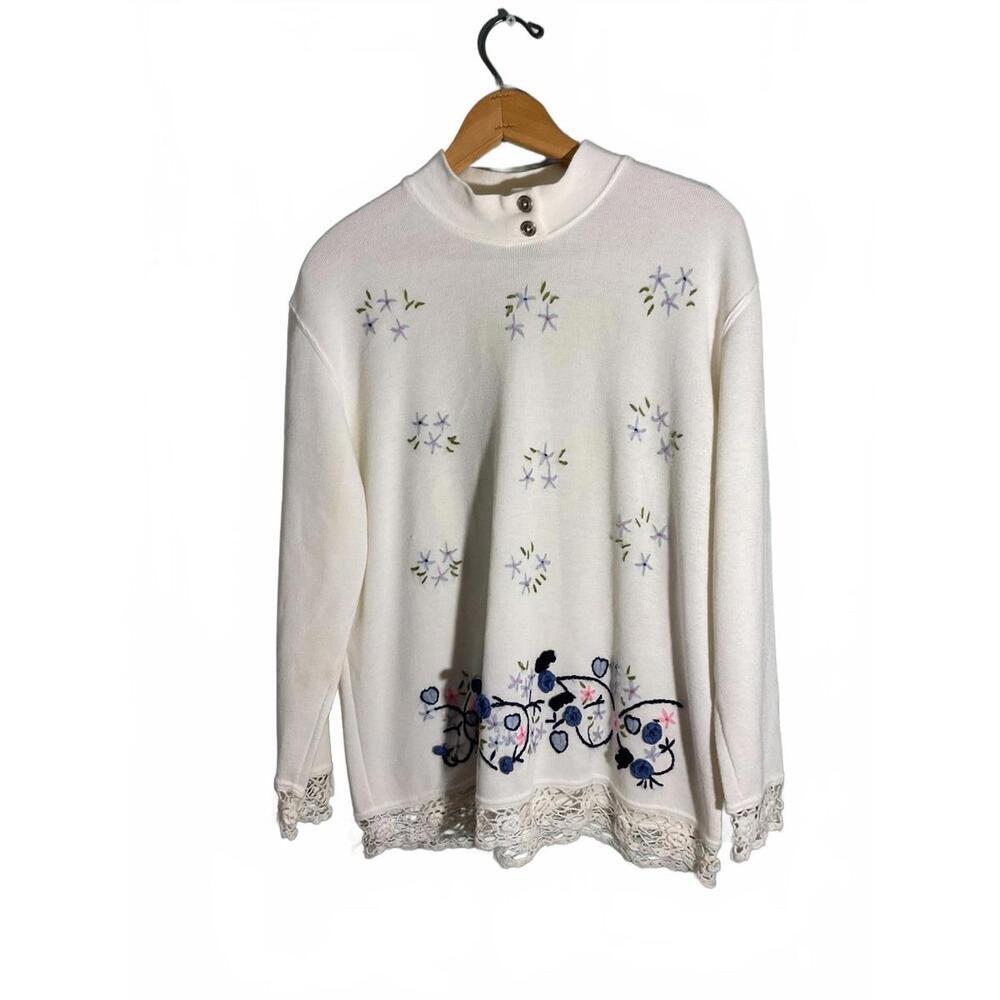 Teddi Vintage Embroidered Floral Sweatshirt with Lace Crochet Petite Medium